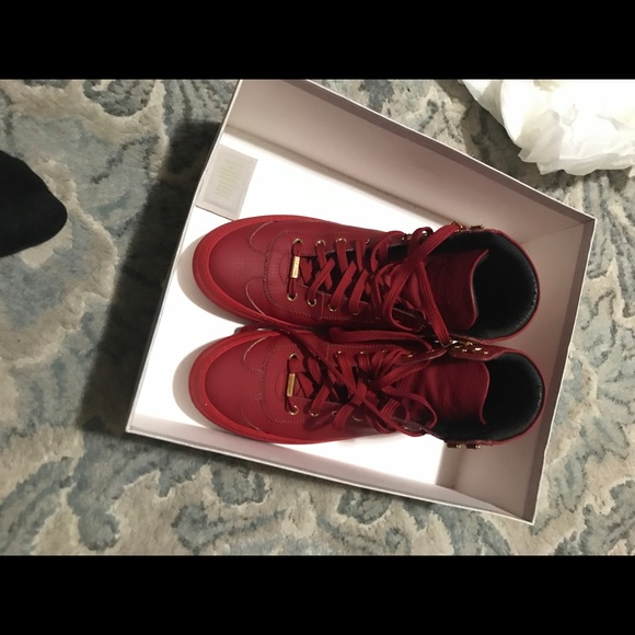 Shoe - Picture 1 of 3